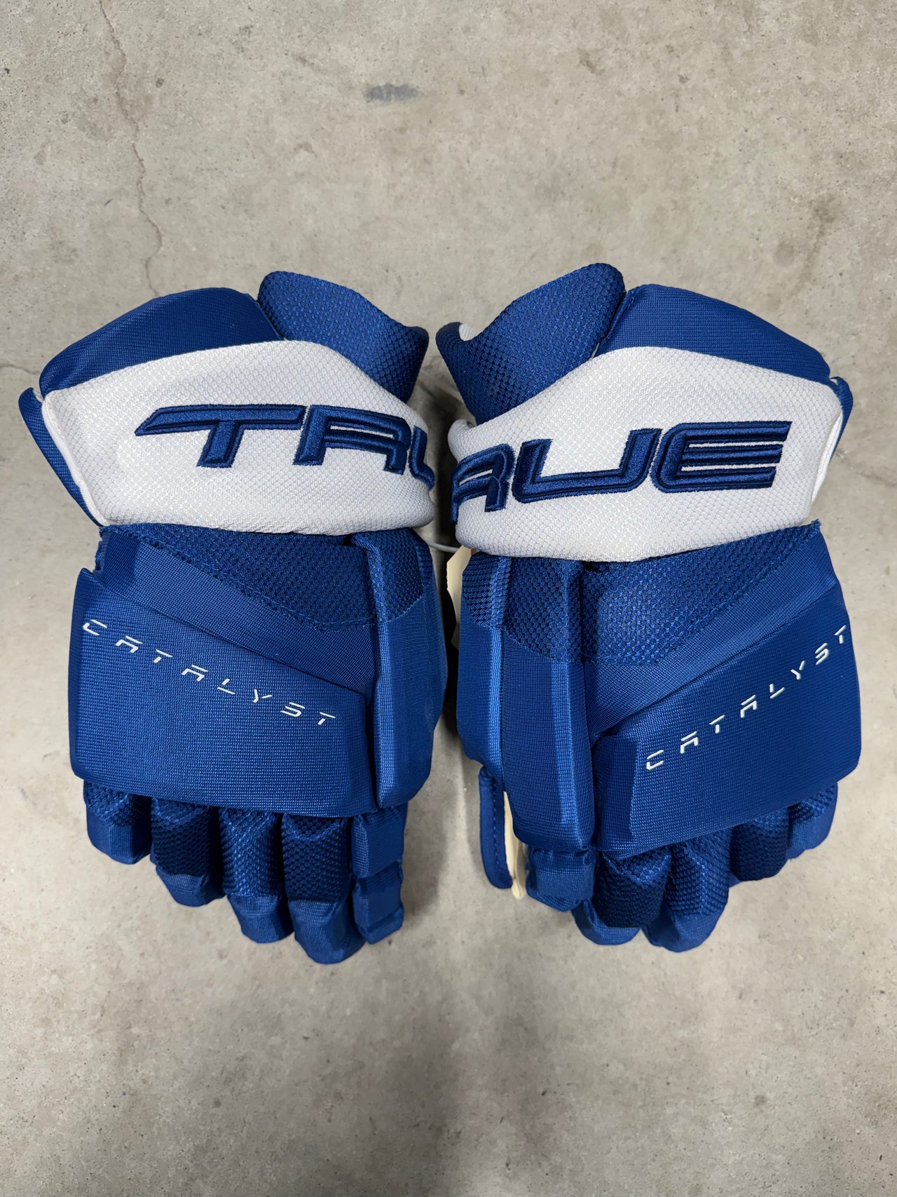 15” True Catalyst 9X Pro Stock Hockey Gloves Tampa Bay Lightning (New)