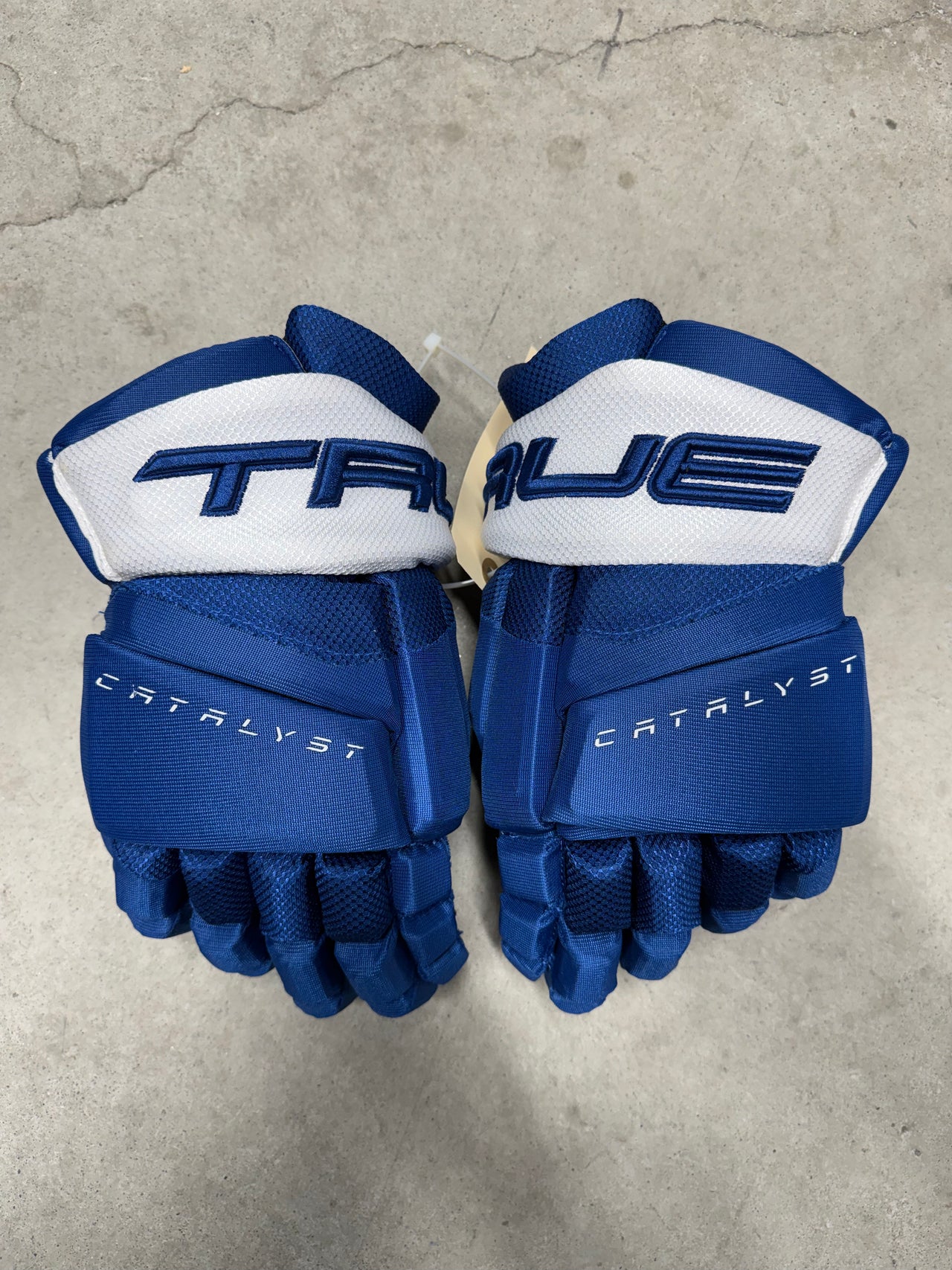 13” True Catalyst 9X Pro Stock Hockey Gloves Tampa Bay Lightning (New)