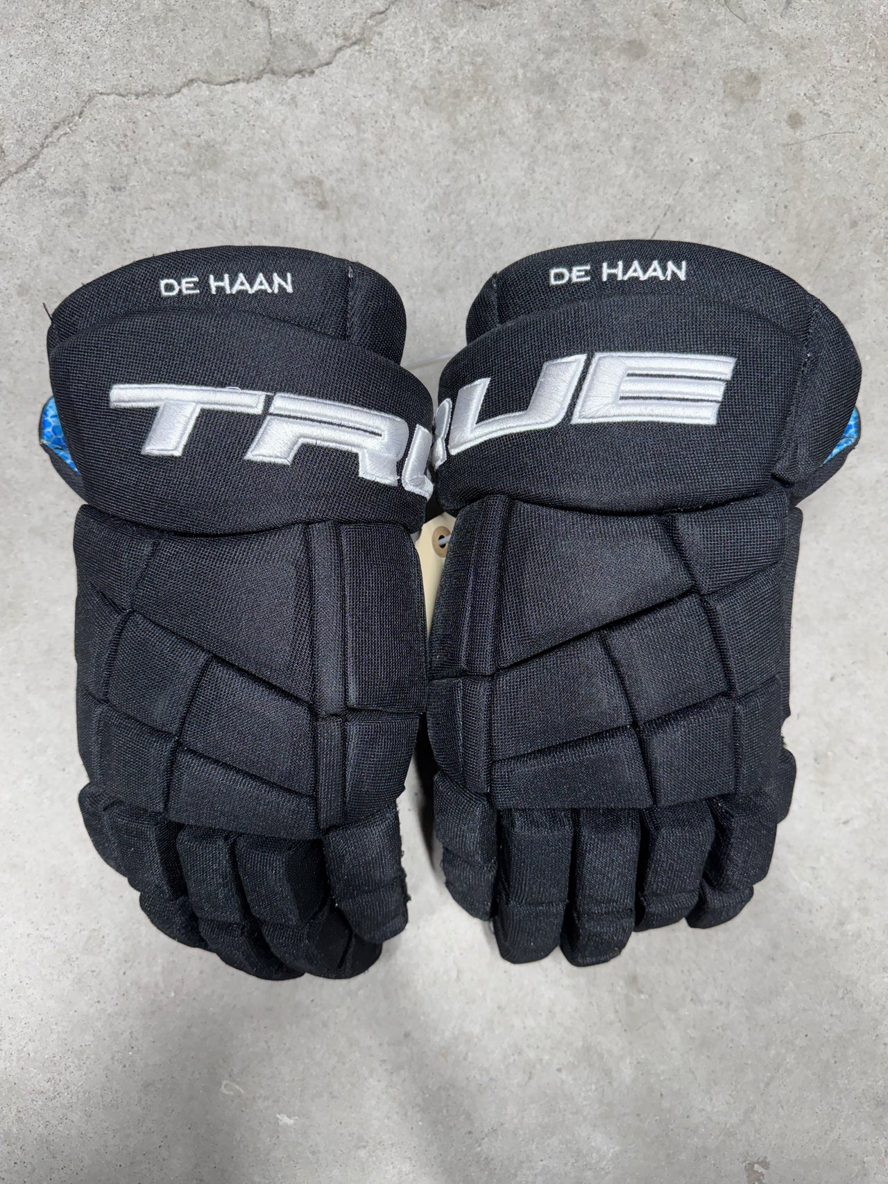 15” True XC9 Pro Stock Hockey Gloves (Used)