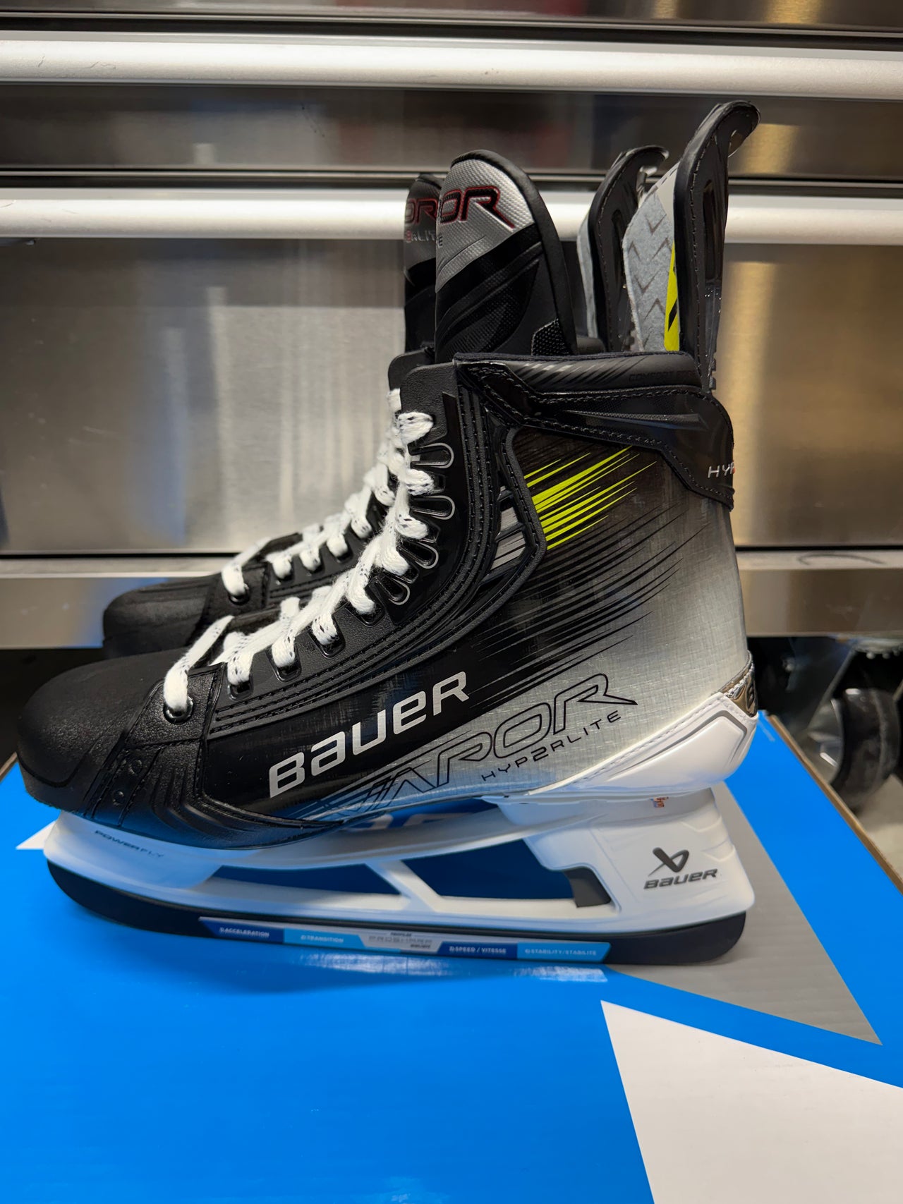 Bauer Hyperlite 2 Skate Size 10 Fit 3 NCAA Pro Stock (New)