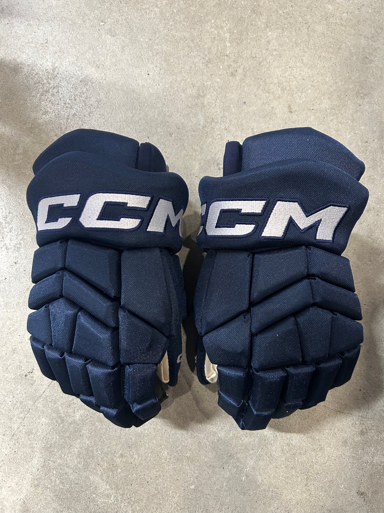 15” CCM HGTK Erik Cernak Team Slovakia Hockey Gloves (New)